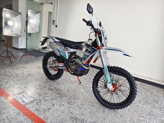 KEWS k23 R-édition 4 temps Enduro moto avec 21,0 kW de puissance 25,0 N*m de couple maximal et 140 km/h de vitesse maximale