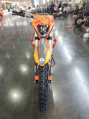 KEWS 175FMN PR300 4T Moto d'enduro/motocross avec moteur PR300, cylindrée de 271,3 ml et démarreur électrique